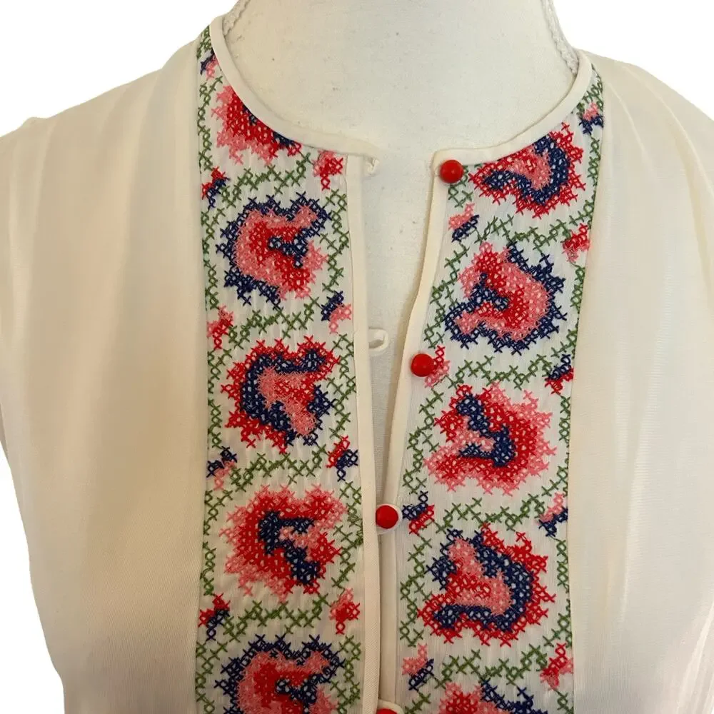 Vintage 1970s Embroidered Nightgown + Housecoat Set •  2‑Piece Set - Picture 4 of 8